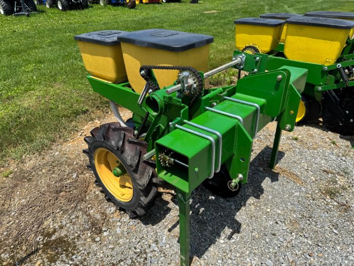 John Deere 1 row 3pt corn planter