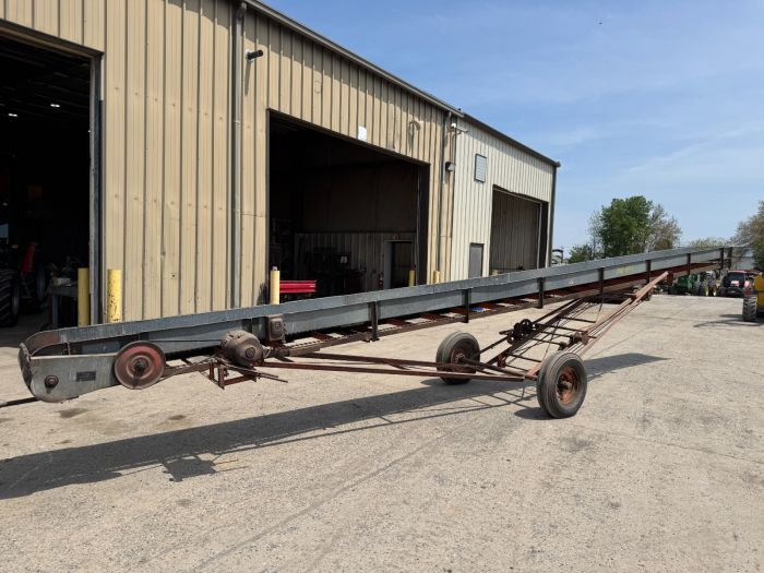 King-Wyse 32' hay and grain elevator