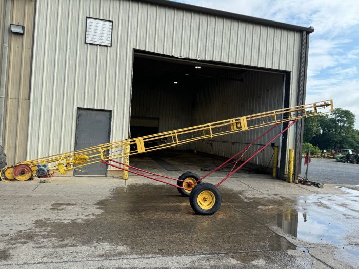 New Holland 24' skeleton elevator with transport wheels