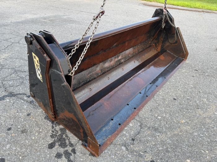 W R Long 7' 4 in1 bucket bobtach UJ1X-84